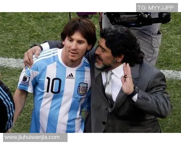 全球足球巨星盘点：从梅西到C罗的传奇故事与成长之路