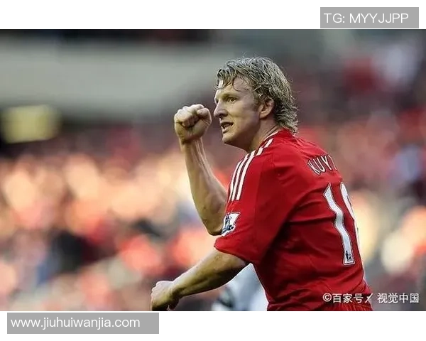 足球球星身体结构解析：揭示运动员体能优势与运动表现的秘密